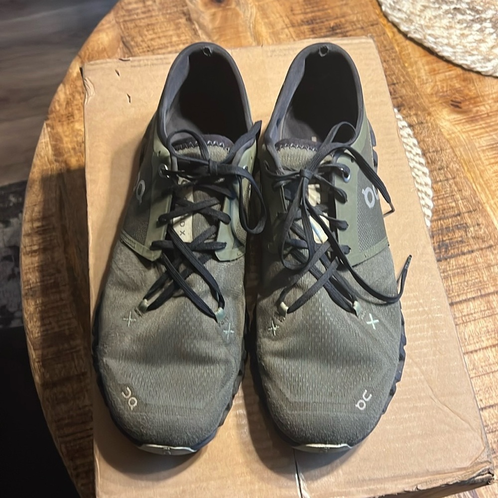 Cloud 3 X Training shoe. Shoes is gently used. Still in good condition.